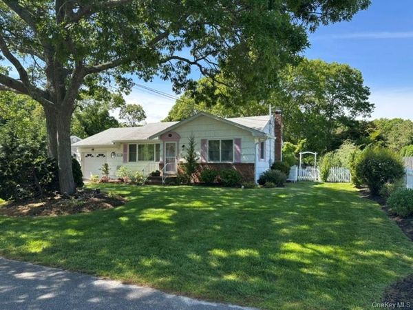 29 Maryland Boulevard, Hampton Bays, NY 11946