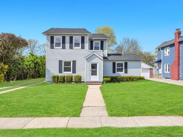 577 Lowell Street , Westbury, NY 11590