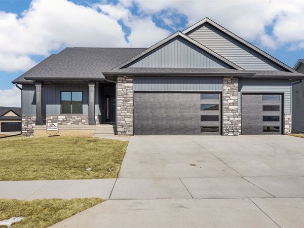 910 Yorkshire Street, North Liberty, IA 52317