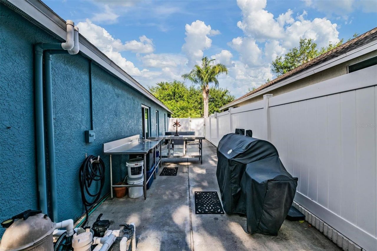 1686 Oak Spring Drive, Tarpon Springs, FL 34689 Photo