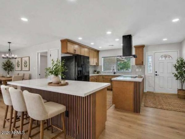 4915 W SHANGRI LA Road, Glendale, AZ 85304