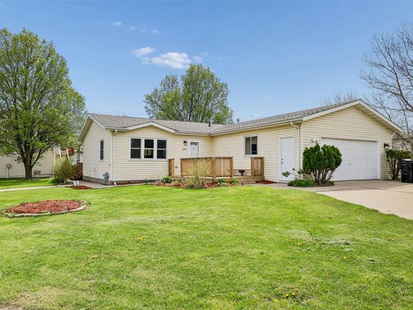 2814 SE Peachtree Drive, Ankeny, IA 50021