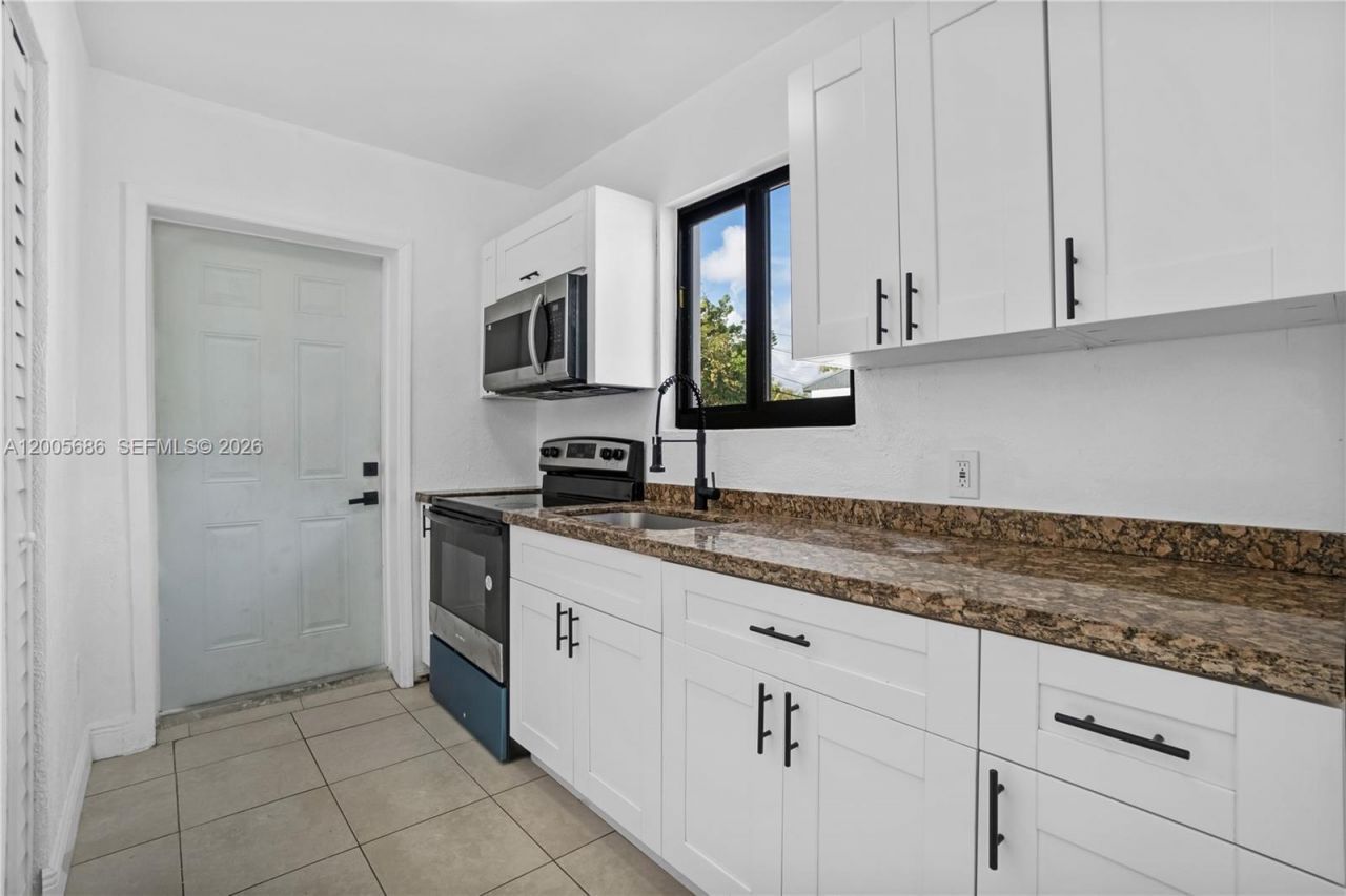 1340 NW 52nd St, Miami, FL 33142 Photo