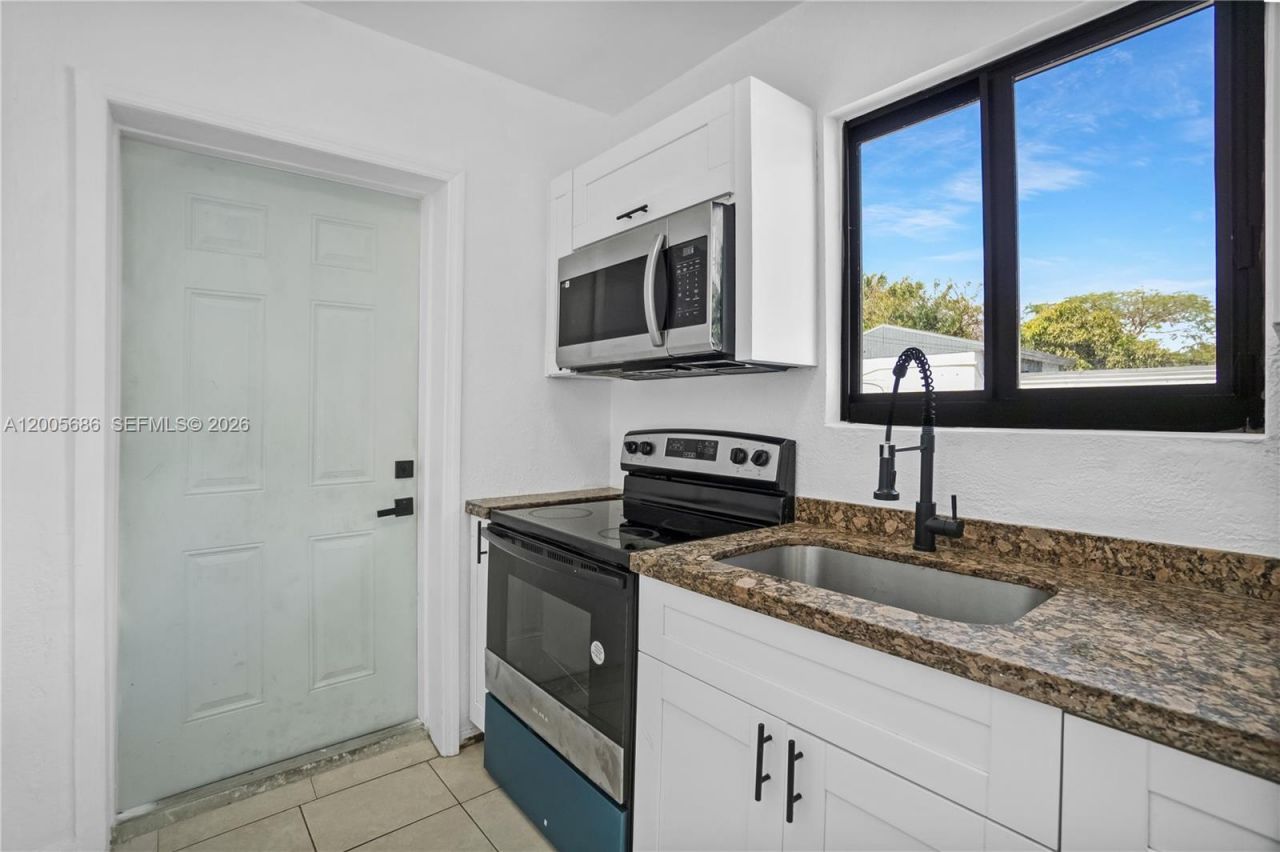 1340 NW 52nd St, Miami, FL 33142 Photo