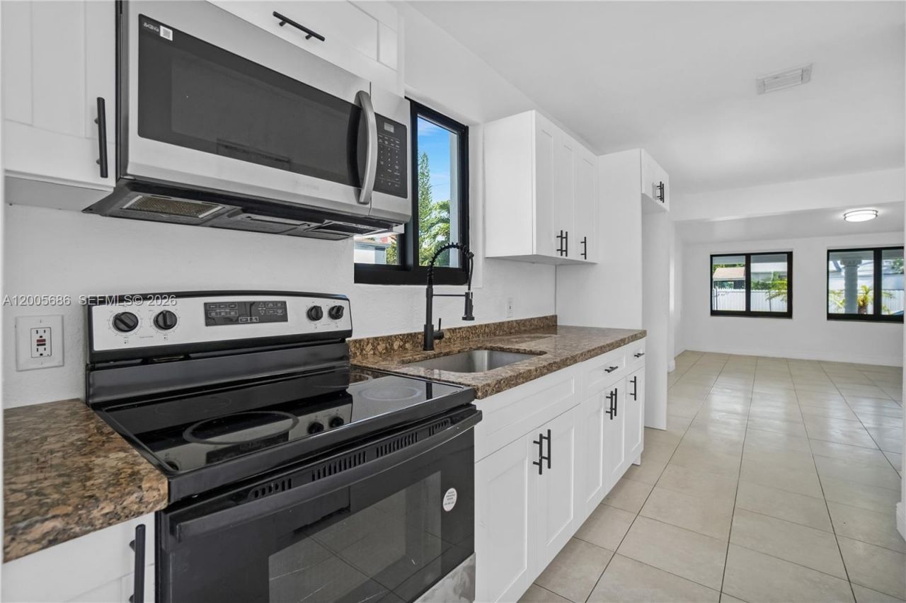 1340 NW 52nd St, Miami, FL 33142 Photo