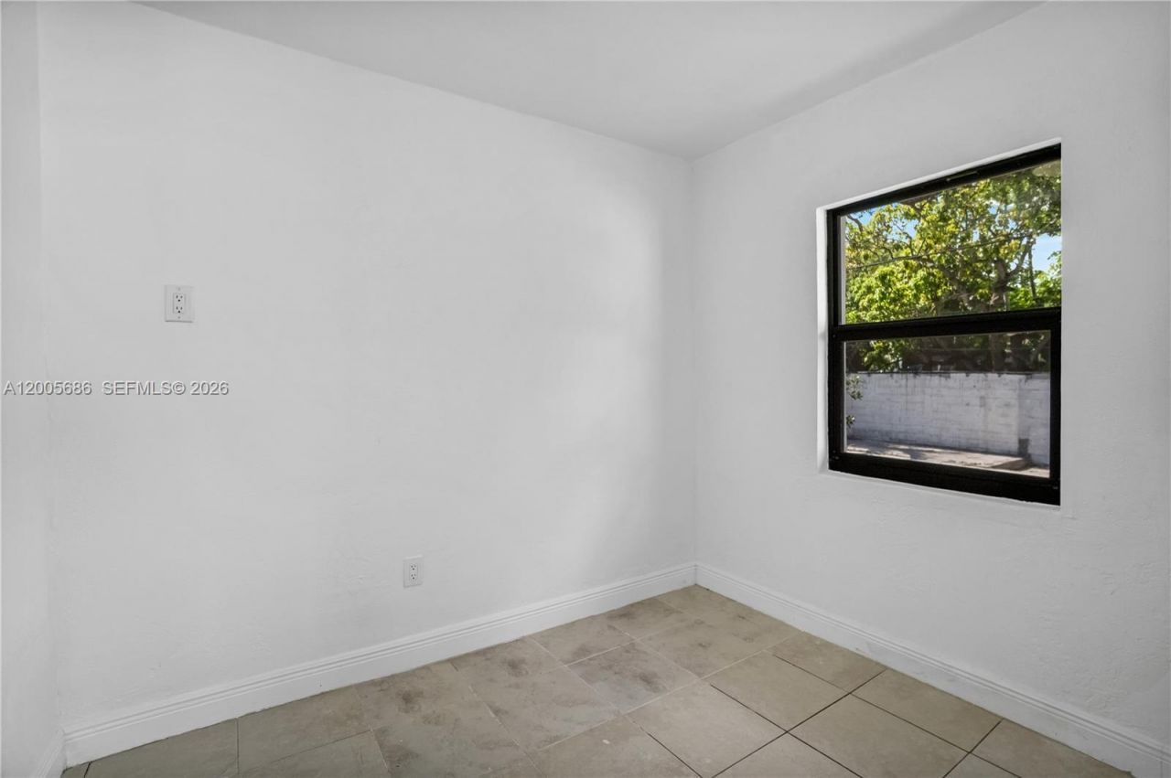 1340 NW 52nd St, Miami, FL 33142 Photo