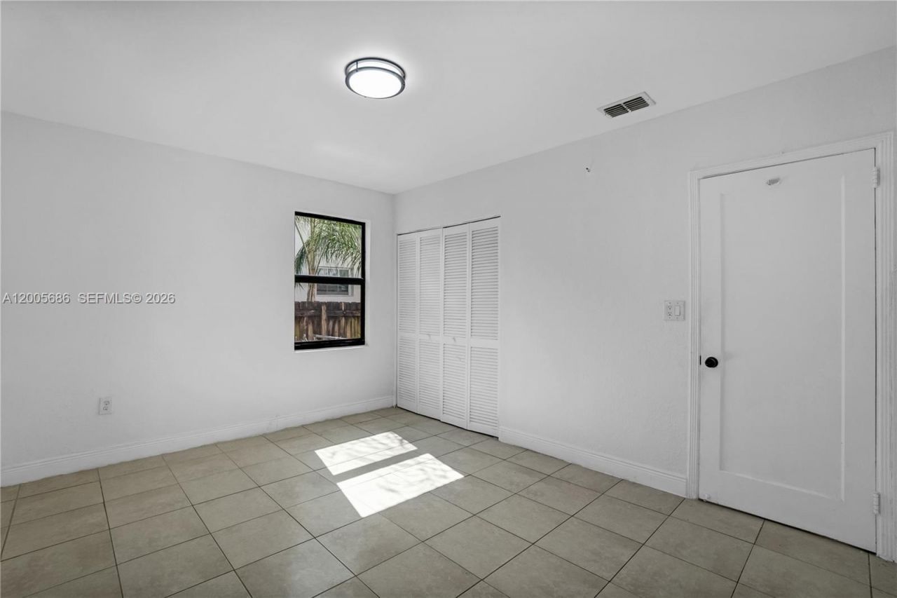 1340 NW 52nd St, Miami, FL 33142 Photo