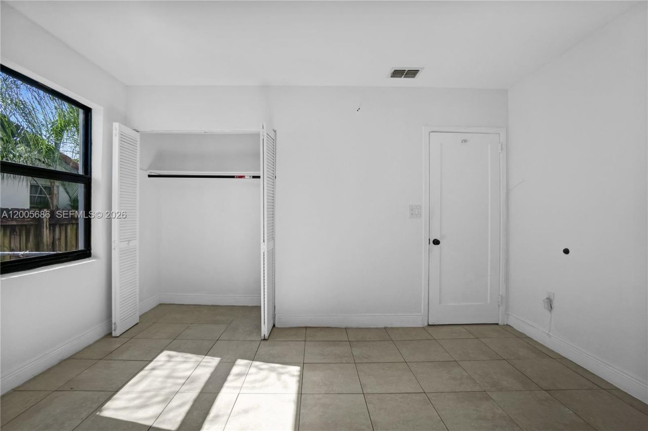 1340 NW 52nd St, Miami, FL 33142 Photo