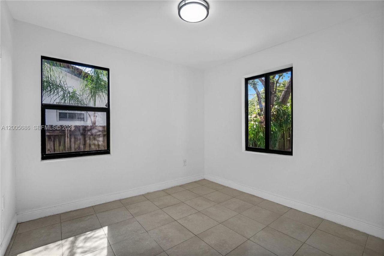 1340 NW 52nd St, Miami, FL 33142 Photo