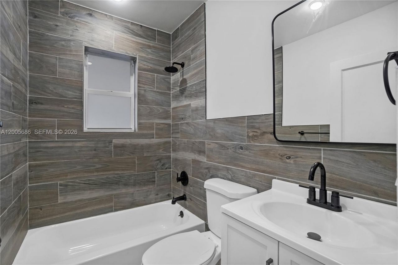 1340 NW 52nd St, Miami, FL 33142 Photo