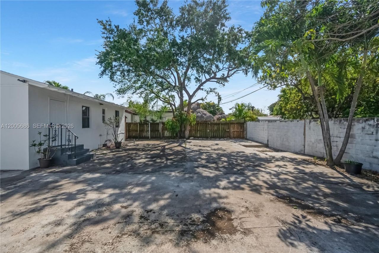 1340 NW 52nd St, Miami, FL 33142 Photo