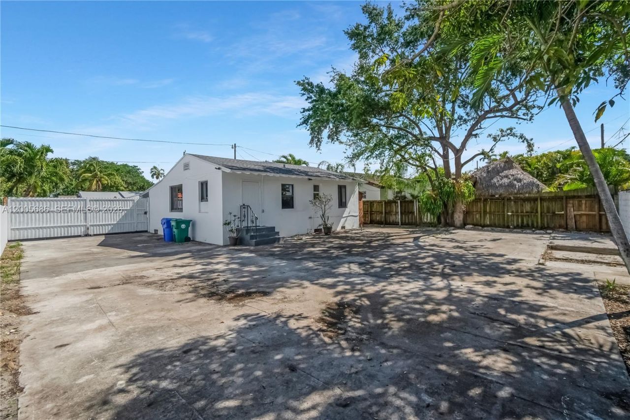 1340 NW 52nd St, Miami, FL 33142 Photo