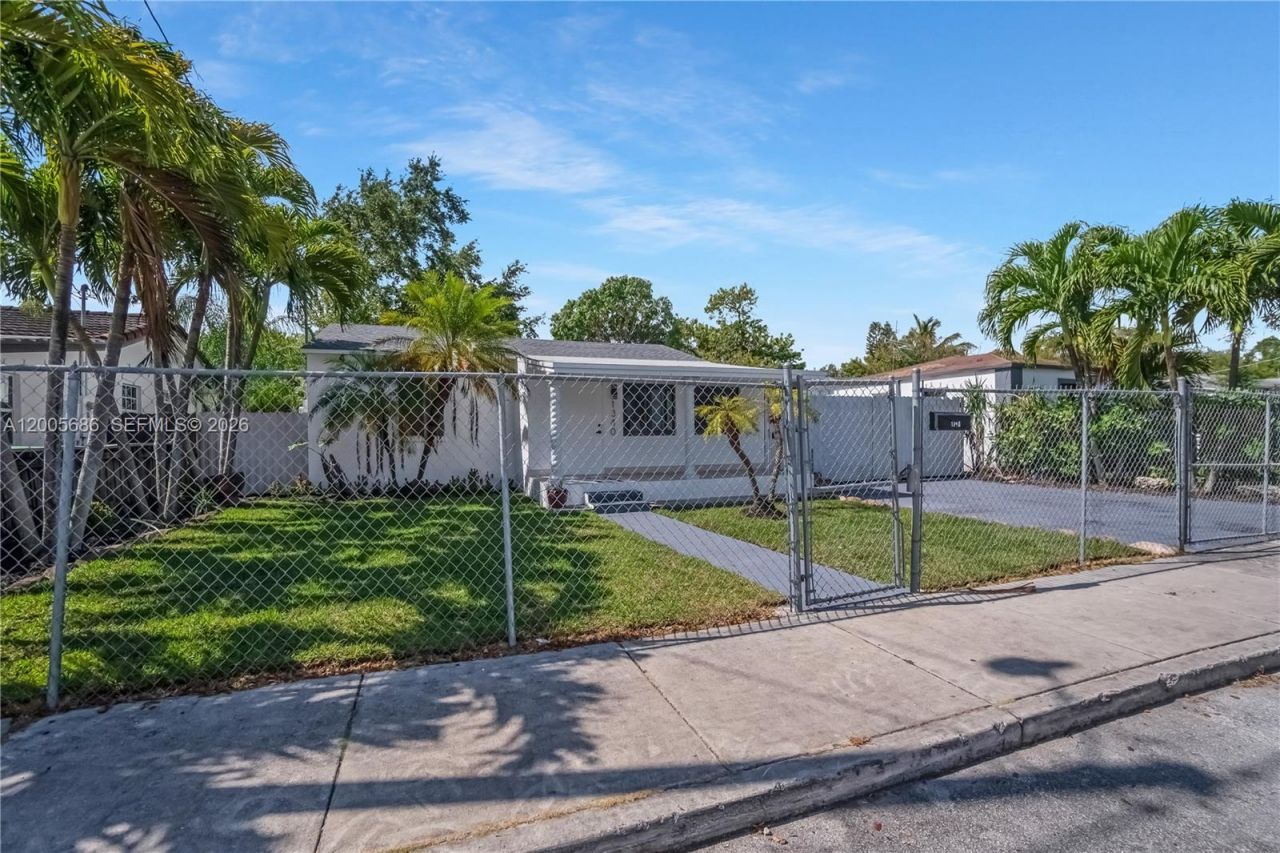 1340 NW 52nd St, Miami, FL 33142 Photo