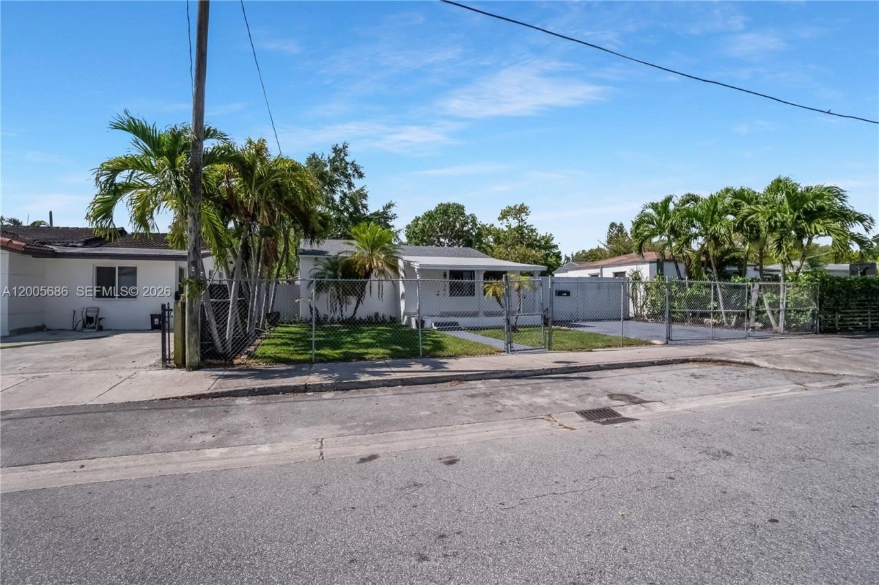 1340 NW 52nd St, Miami, FL 33142 Photo