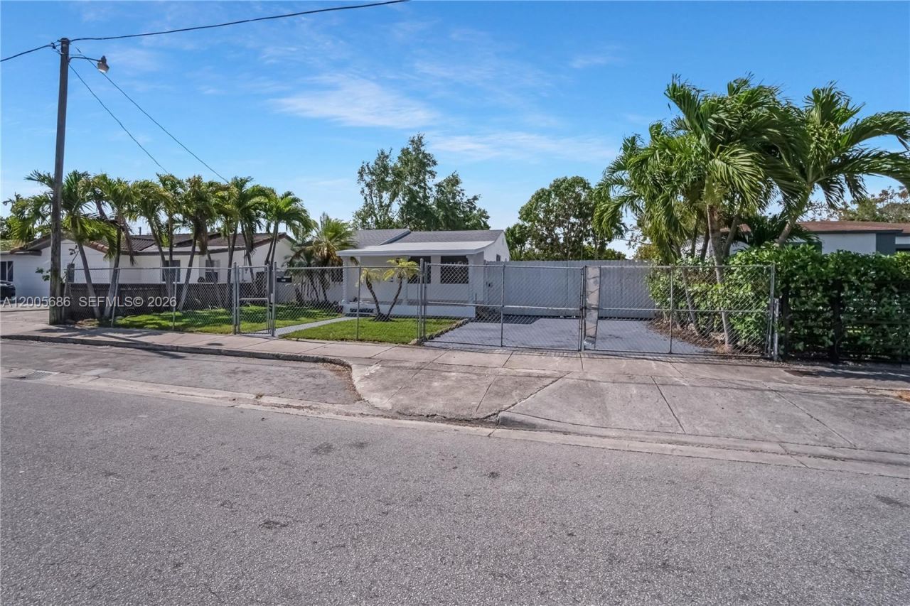 1340 NW 52nd St, Miami, FL 33142 Photo