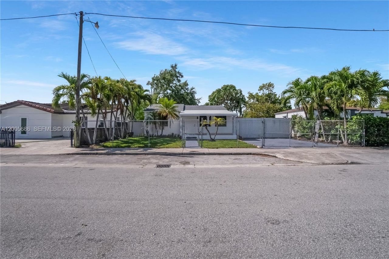 1340 NW 52nd St, Miami, FL 33142 Photo