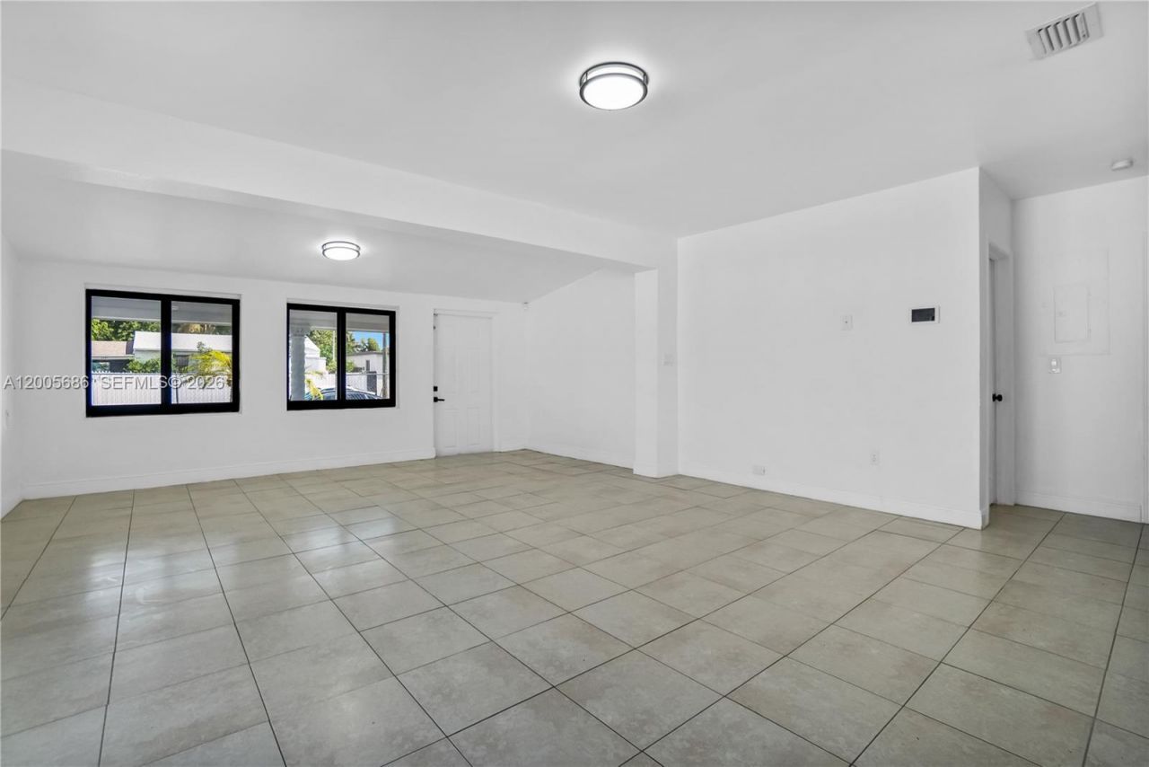 1340 NW 52nd St, Miami, FL 33142 Photo