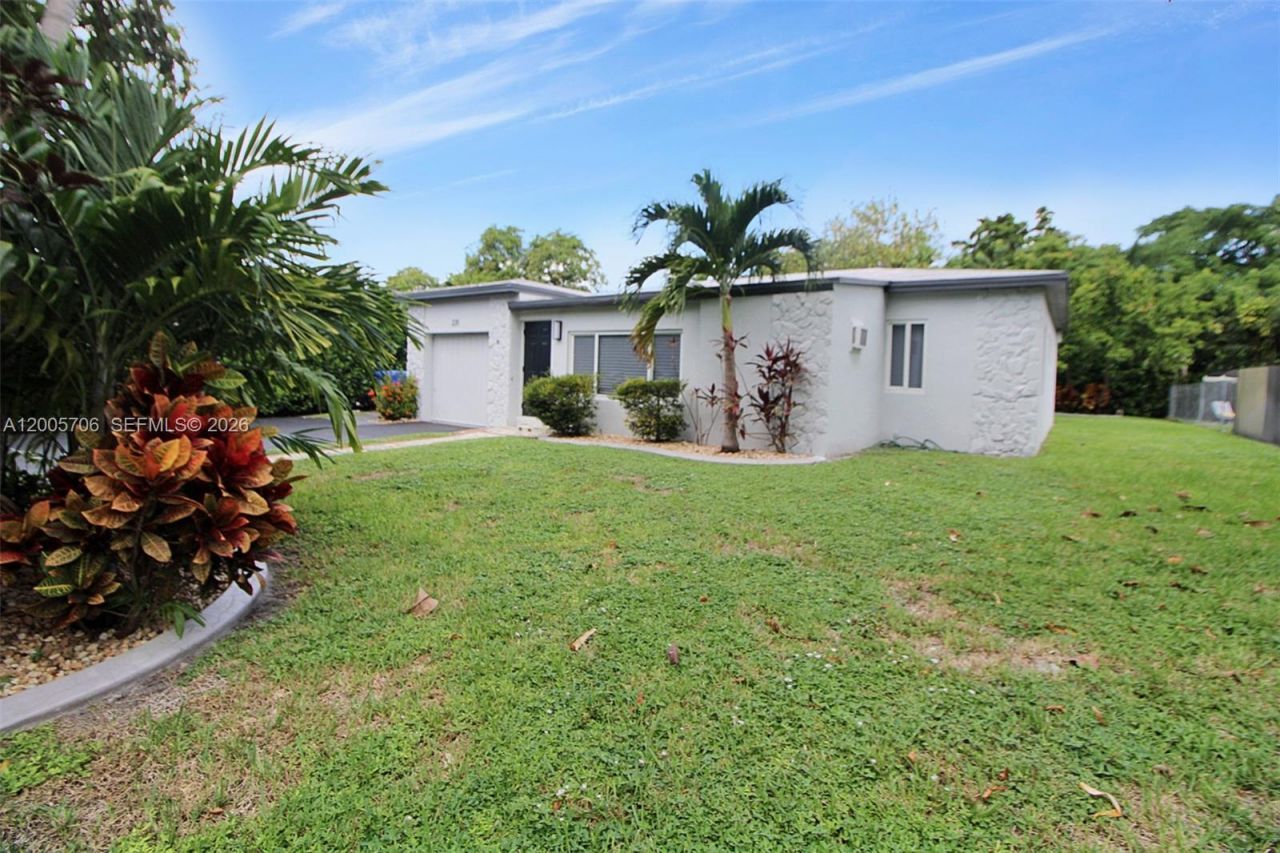 231 NE 43rd St , Miami, FL 33137 Photo