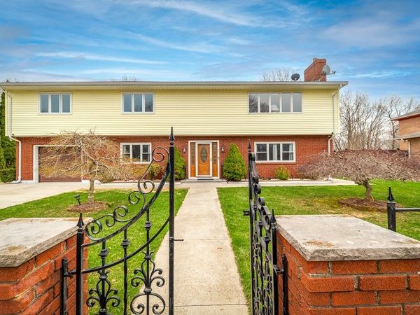 35 Reservoir Rd, Gloucester, MA 01930