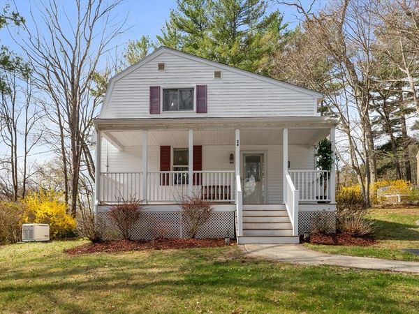 26 Hartford Ave N, Upton, MA 01568