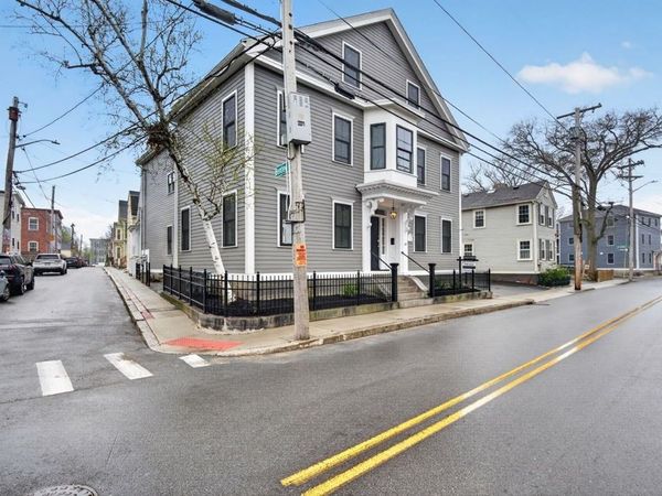 49 Essex St, Unit 2R, Salem, MA 01970