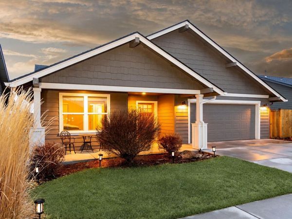 1811 NE 3rd Street, Redmond, OR 97756