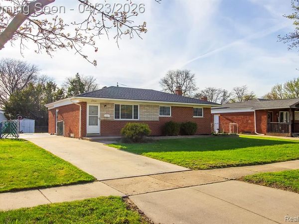 27051 E Pleasant Drive N, Warren, MI 48088