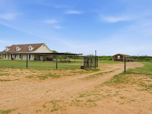1021 WELLS, Pearsall, TX 78061