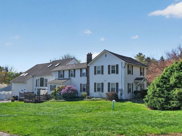 67 Amherst Rd, Unit 67, South Hadley, MA 01075