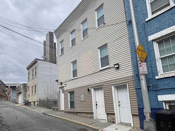 31 Van Zandt Street, Albany, NY 12207