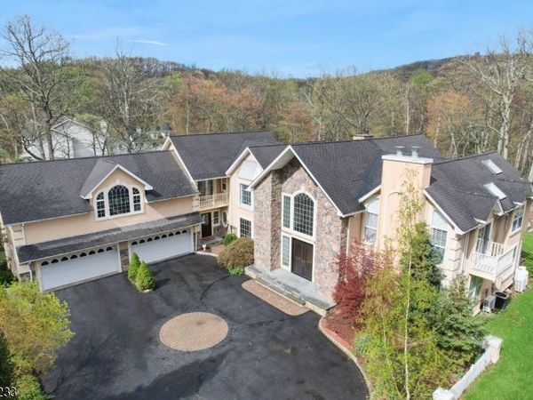 12 Butternut Ter, Kinnelon, NJ 07405