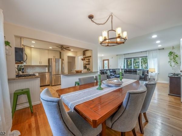 2 Dogwood Ter, Livingston, NJ 07039