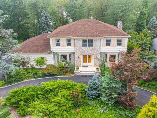 9 Puddingstone Way, Florham Park, NJ 07932