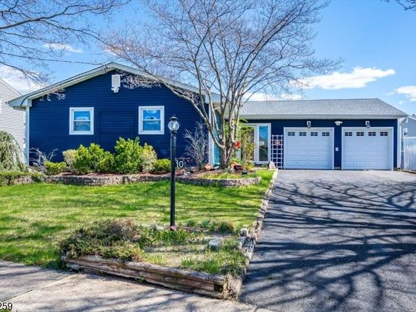 10 Wellington Ave, Woodbridge, NJ 07064