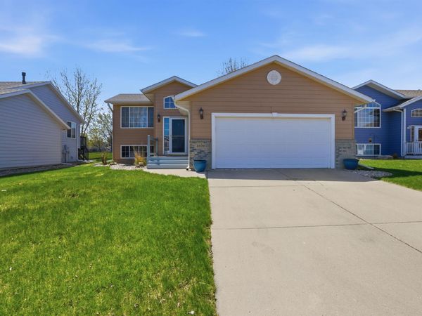 4809 S Samantha Dr, Sioux Falls, SD 57106