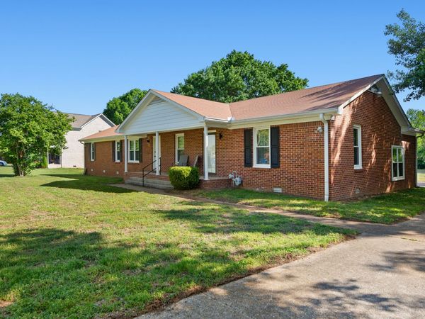 704 Redwood Cir , Columbia, TN 38401