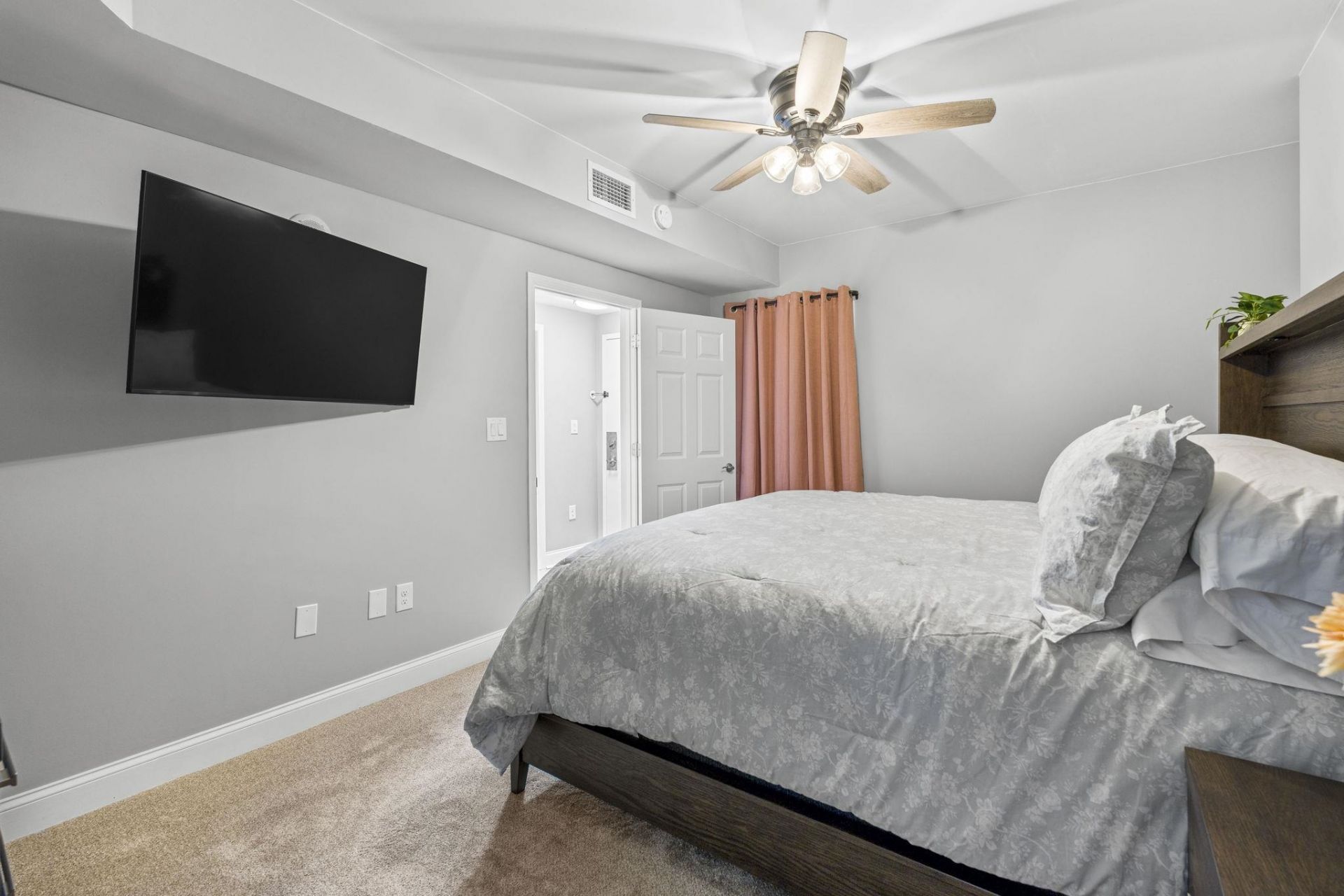 2600 N Ocean Blvd. Photo 4