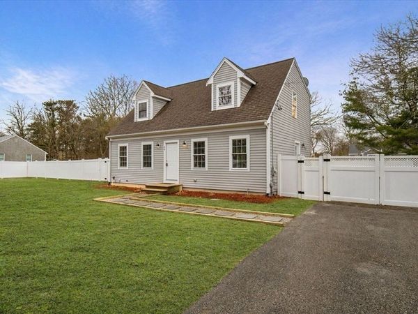 49 Orrs Ave, Barnstable, MA 02601