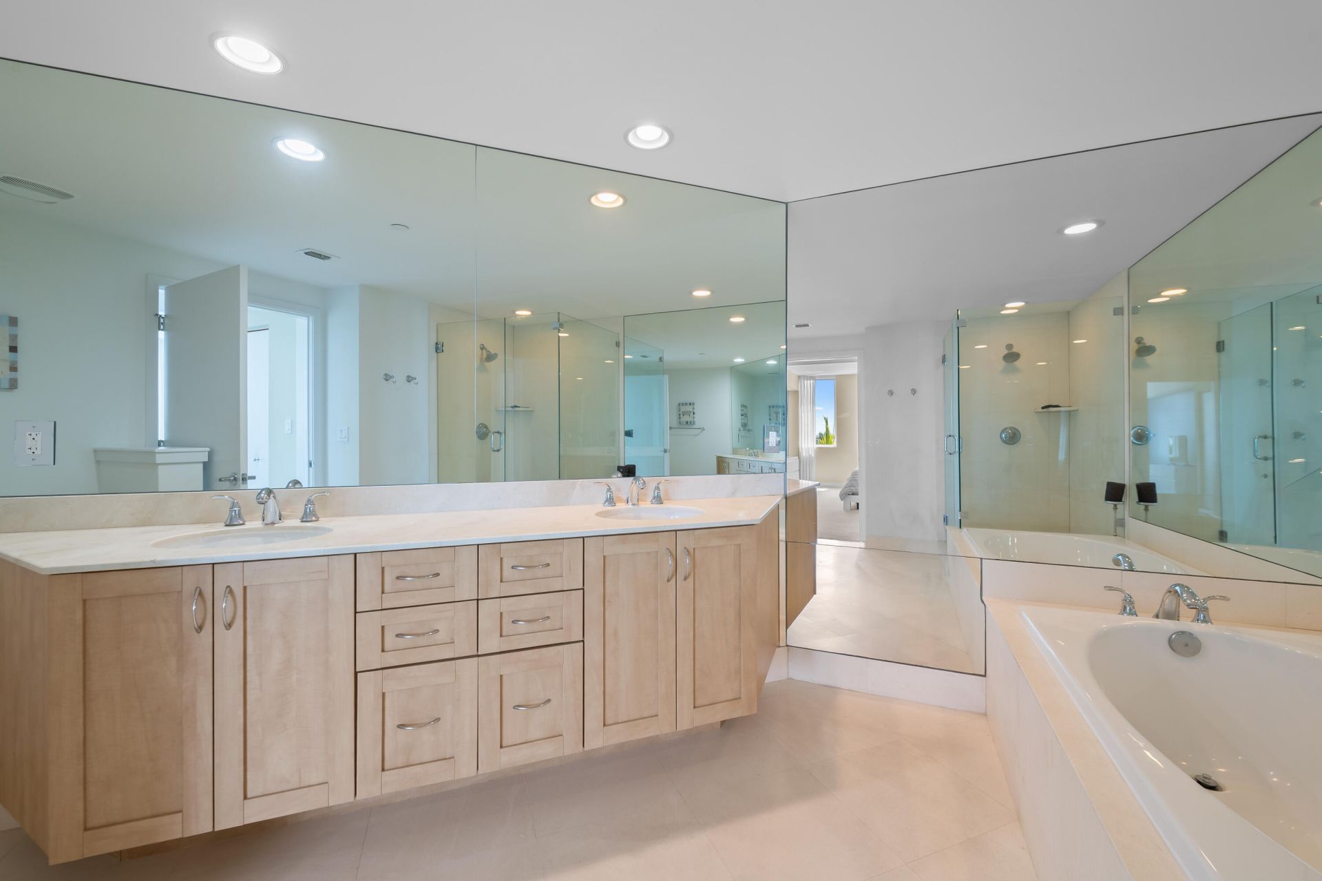 2821 N Ocean Boulevard, Unit 401s, Fort Lauderdale, FL 33308 Photo
