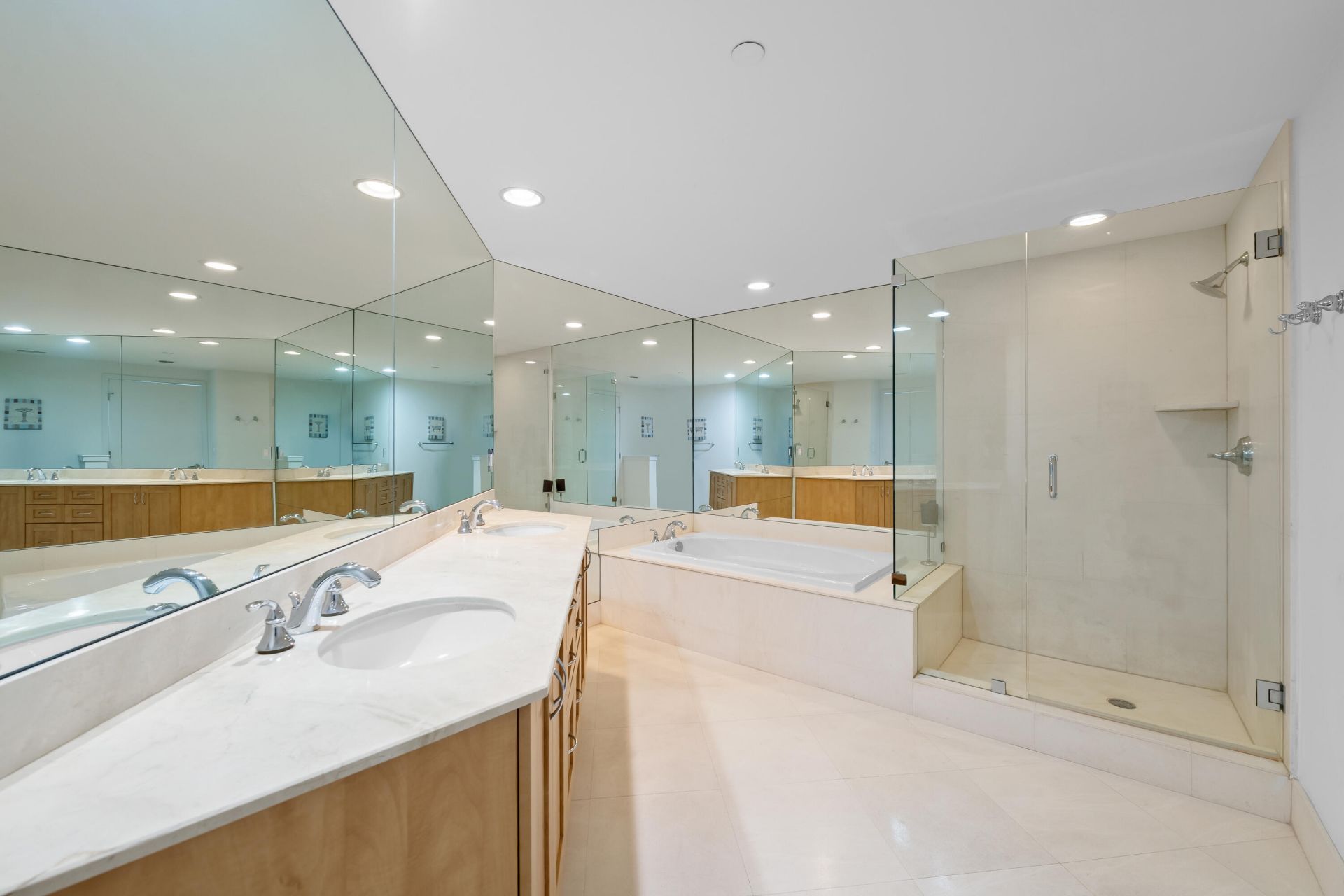 2821 N Ocean Boulevard, Unit 401s, Fort Lauderdale, FL 33308 Photo