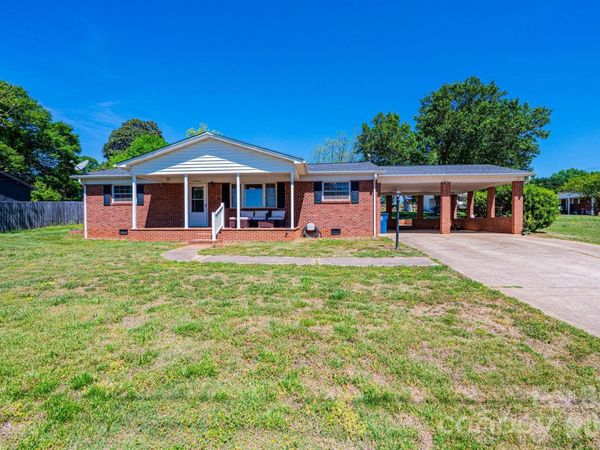 2984 Lutz Boulevard , Newton, NC 28658