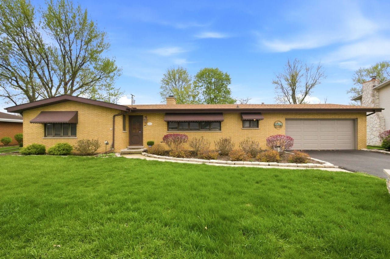422 Miller Street , Beecher, IL 60401