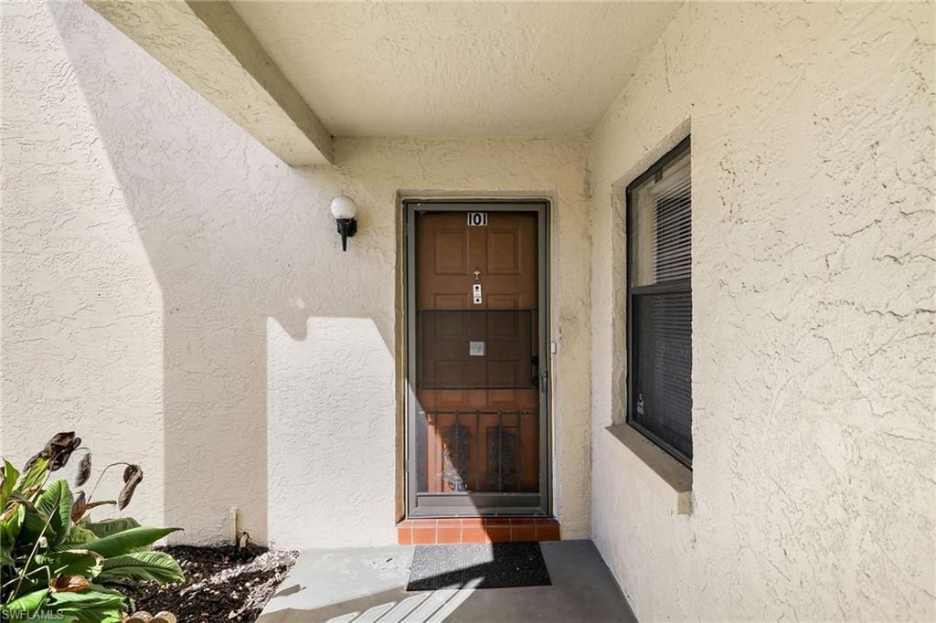 9270 Lake Park Dr, Unit 101, Fort Myers, FL 33919 Photo