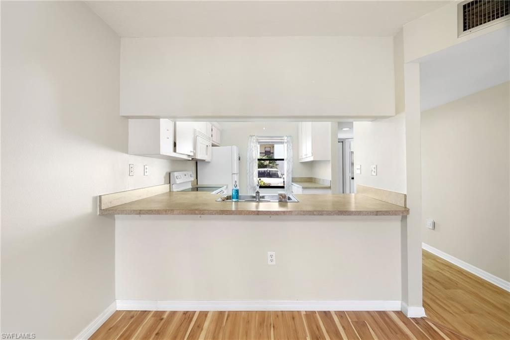 9270 Lake Park Dr, Unit 101, Fort Myers, FL 33919 Photo