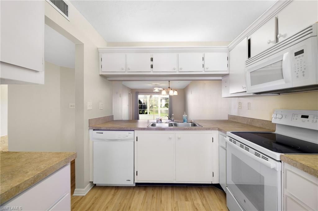 9270 Lake Park Dr, Unit 101, Fort Myers, FL 33919 Photo