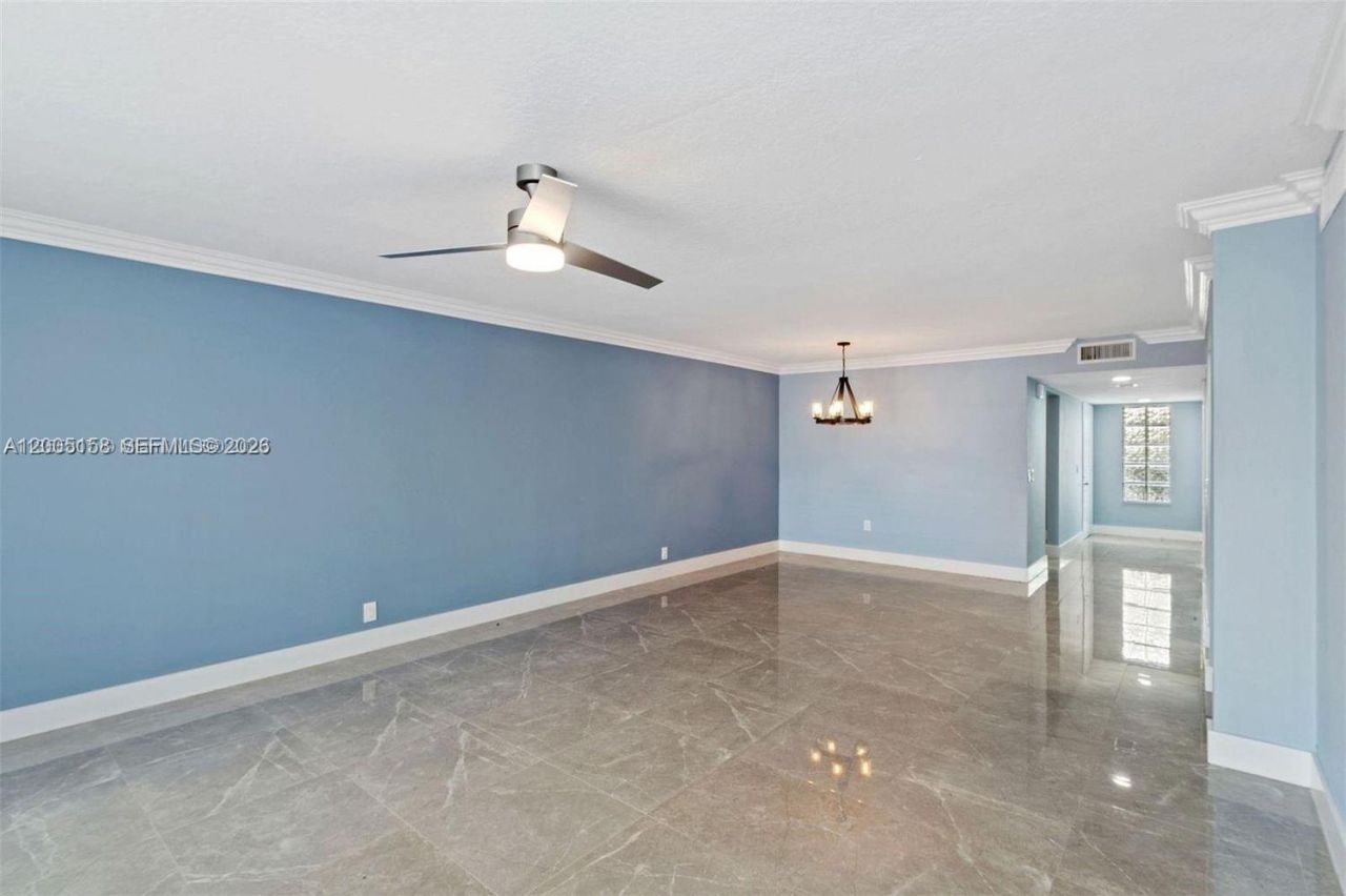 390 Racquet Club Rd , Unit 202, Weston, FL 33326 Photo