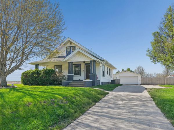 1115 S 13th Avenue E, Newton, IA 50208