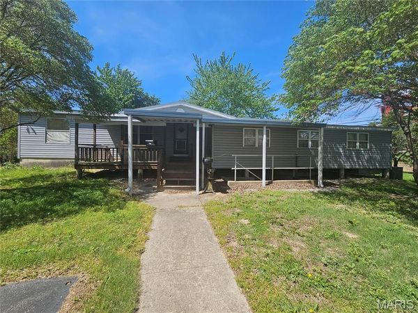 716 W Water , Pinckneyville, IL 62274