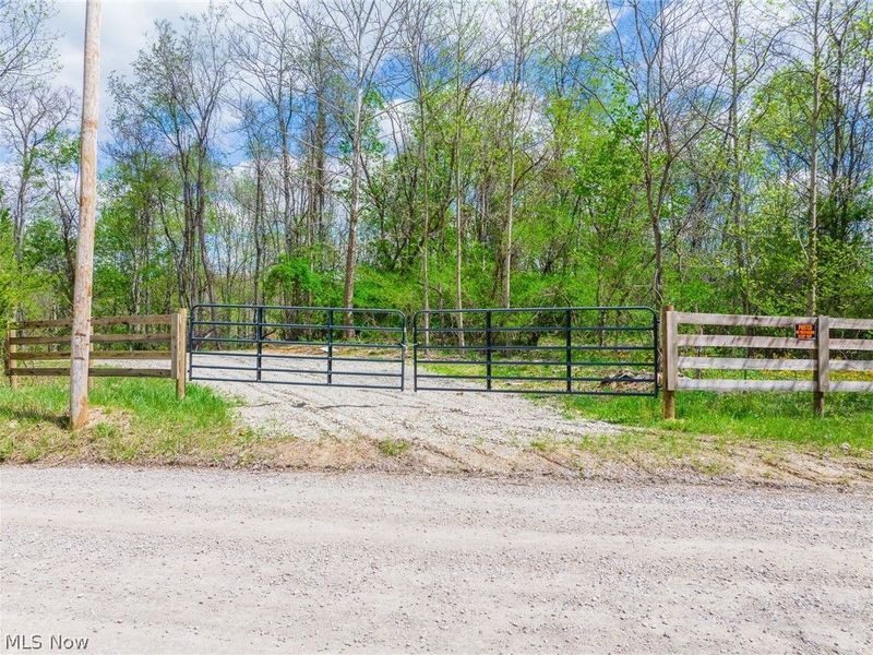 Dennis Road , Zanesville, OH 43701 Photo 9