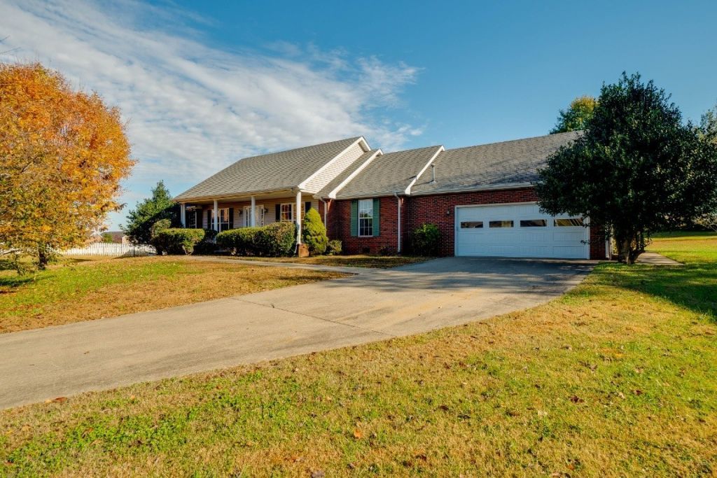 1029 Haggard Dr, Clarksville, TN 37043 Main Photo